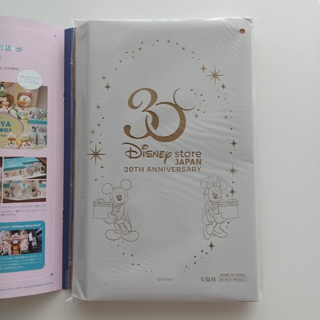 Disney(ディズニー)のDisney Store (ディズニー ストア ) 30周年限定がま口ポーチ レディースのファッション小物(ポーチ)の商品写真