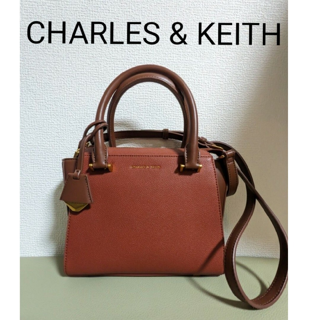 Charles and Keith(チャールズアンドキース)のCHARLES & KEITH 2wayバッグ　レッド×ブラウン レディースのバッグ(ショルダーバッグ)の商品写真