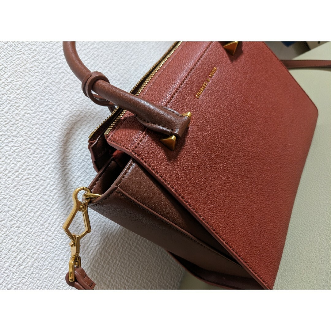 Charles and Keith(チャールズアンドキース)のCHARLES & KEITH 2wayバッグ　レッド×ブラウン レディースのバッグ(ショルダーバッグ)の商品写真