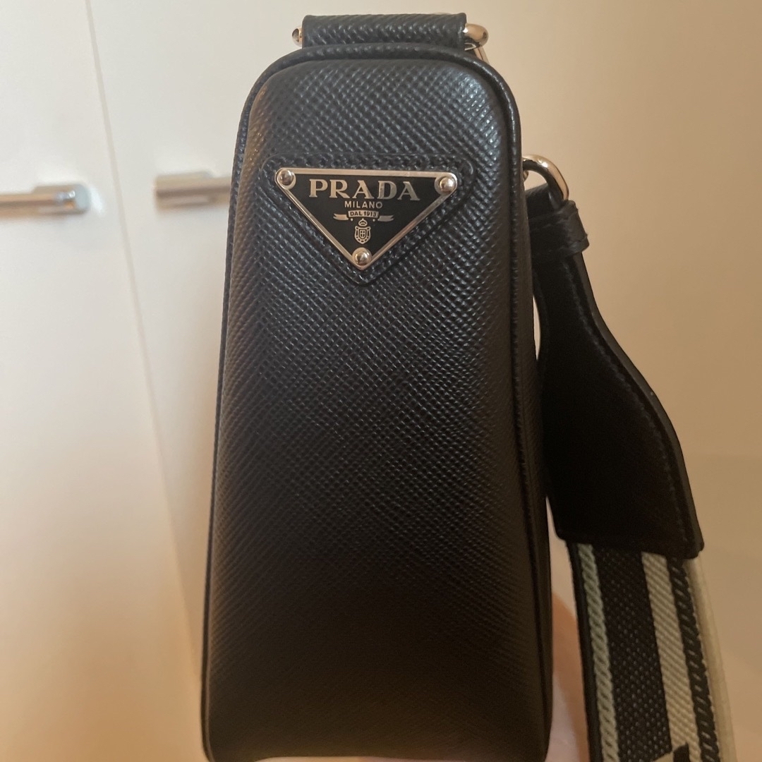 PRADA トライアングルレザーバッグ　サフィアーノ