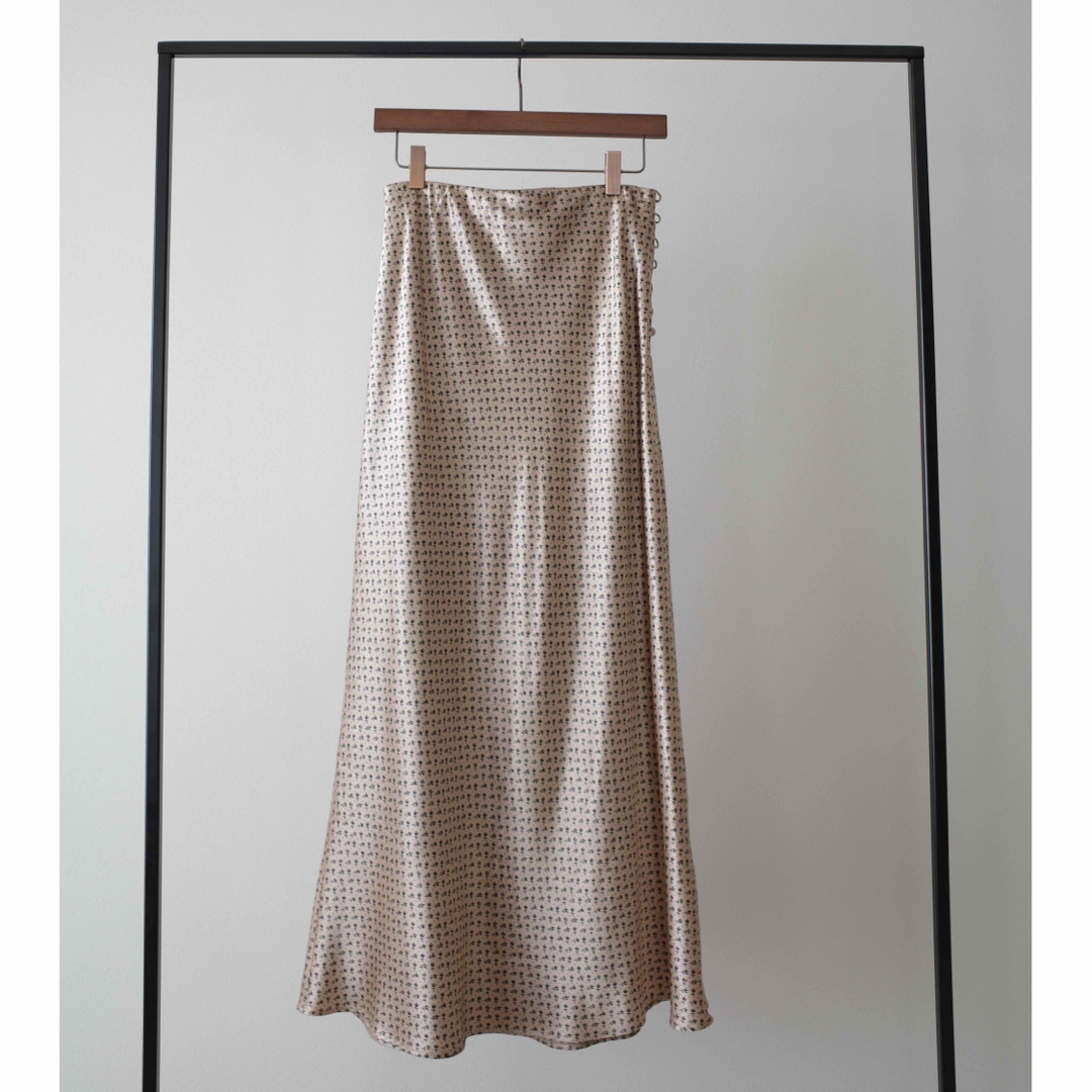TOMORROWLAND(トゥモローランド)のTOMORROWLAND SOULEIADO サテンチューリッププリントスカート レディースのスカート(ロングスカート)の商品写真