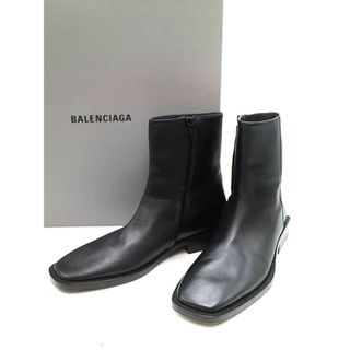 バレンシアガ(Balenciaga)のバレンシアガ BB LOGO サイドジップスクエアトゥブーツ(ブーツ)