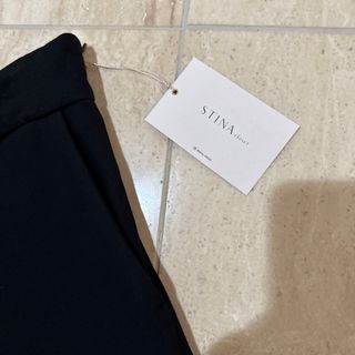 新品タグ付き/STINA closet/テーパードパンツの通販 by Esmeralda shop