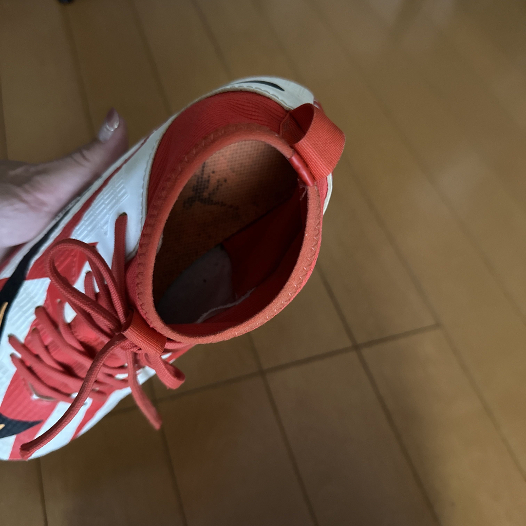 NIKE(ナイキ)のサッカーシューズ ナイキ  キッズ/ベビー/マタニティのキッズ靴/シューズ(15cm~)(スニーカー)の商品写真
