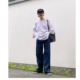 ハイク(HYKE)のHOLIDAYホリデイワイドシルエットが可愛いTUCK DENIM PANTS(デニム/ジーンズ)