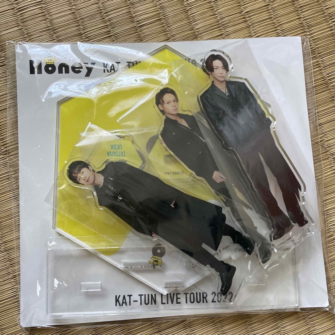 KAT-TUN(カトゥーン)の期間限定お値下げ！KAT-TUN Honey アクリルスタンド エンタメ/ホビーのタレントグッズ(アイドルグッズ)の商品写真