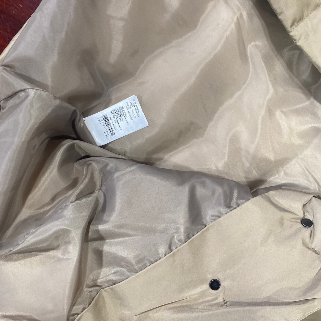 新品未使用 ロングダウンコート ロングコート フード付き Ｍサイズ レディースのジャケット/アウター(ロングコート)の商品写真