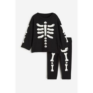 エイチアンドエム(H&M)の新品未開封品　ハロウィン　スケルトン　セットアップ　ロンT&パンツ　100(Tシャツ/カットソー)