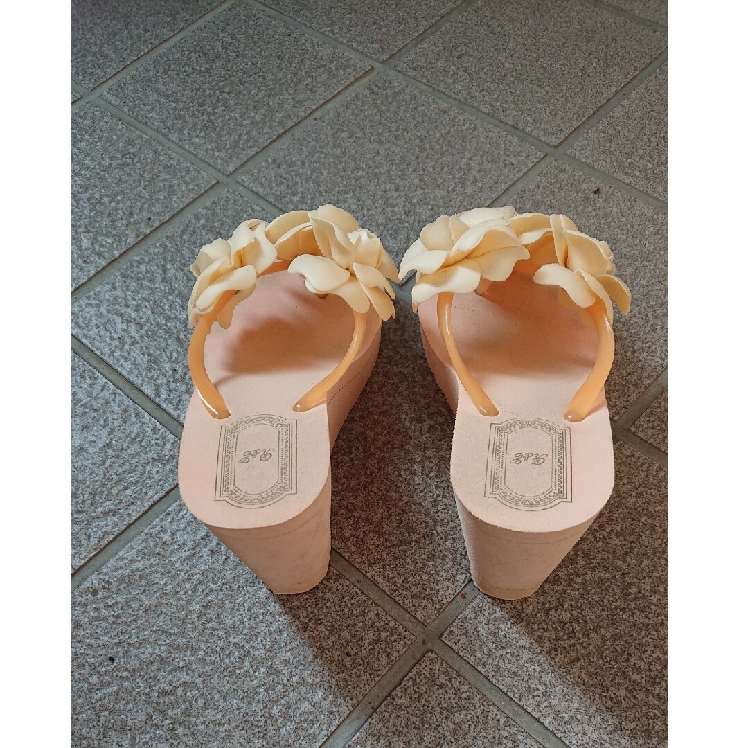 花付きビーチサンダル レディースの靴/シューズ(サンダル)の商品写真