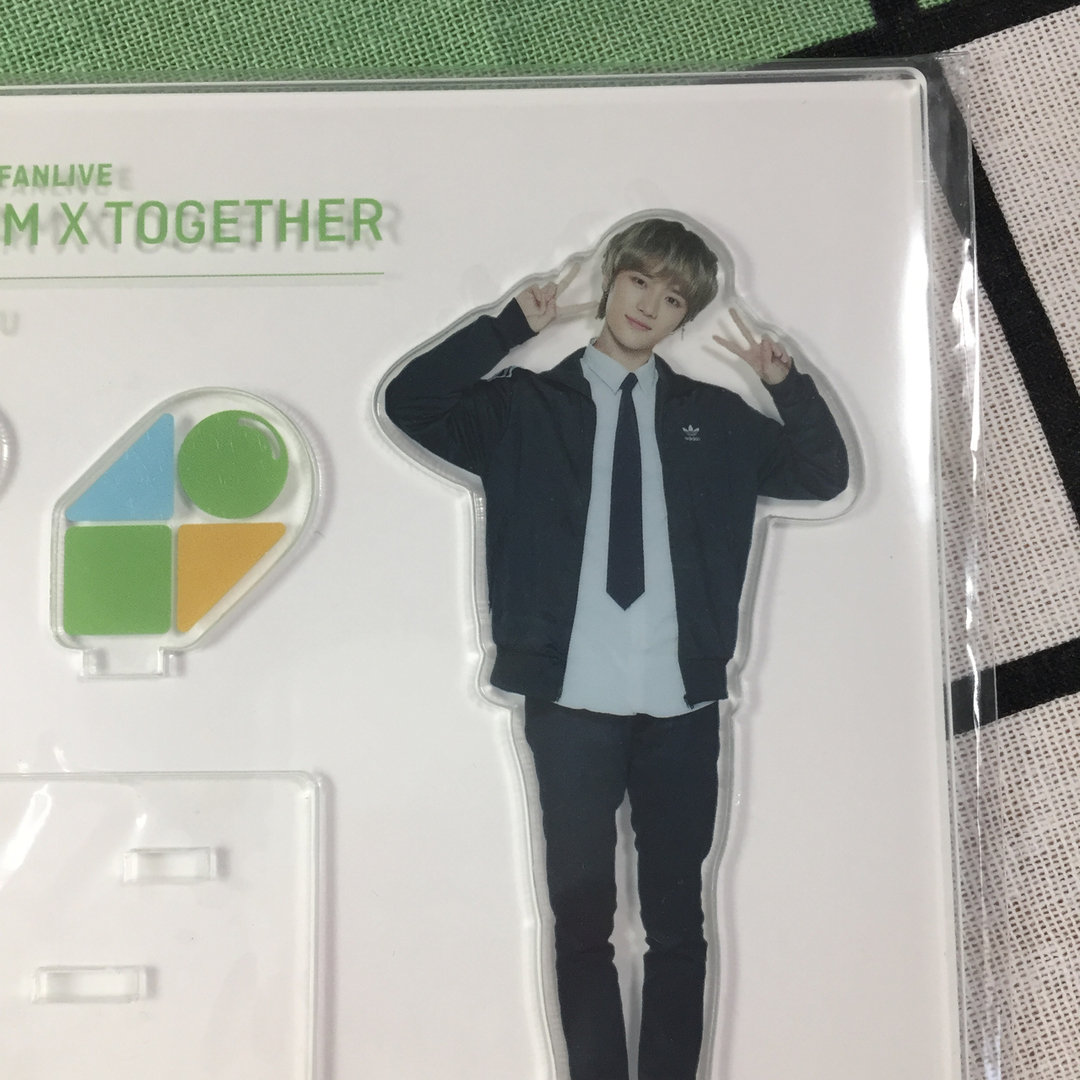 TXT ボムギュ DREAM × TOGETHER アクリルスタンド アクスタ エンタメ/ホビーのタレントグッズ(ミュージシャン)の商品写真