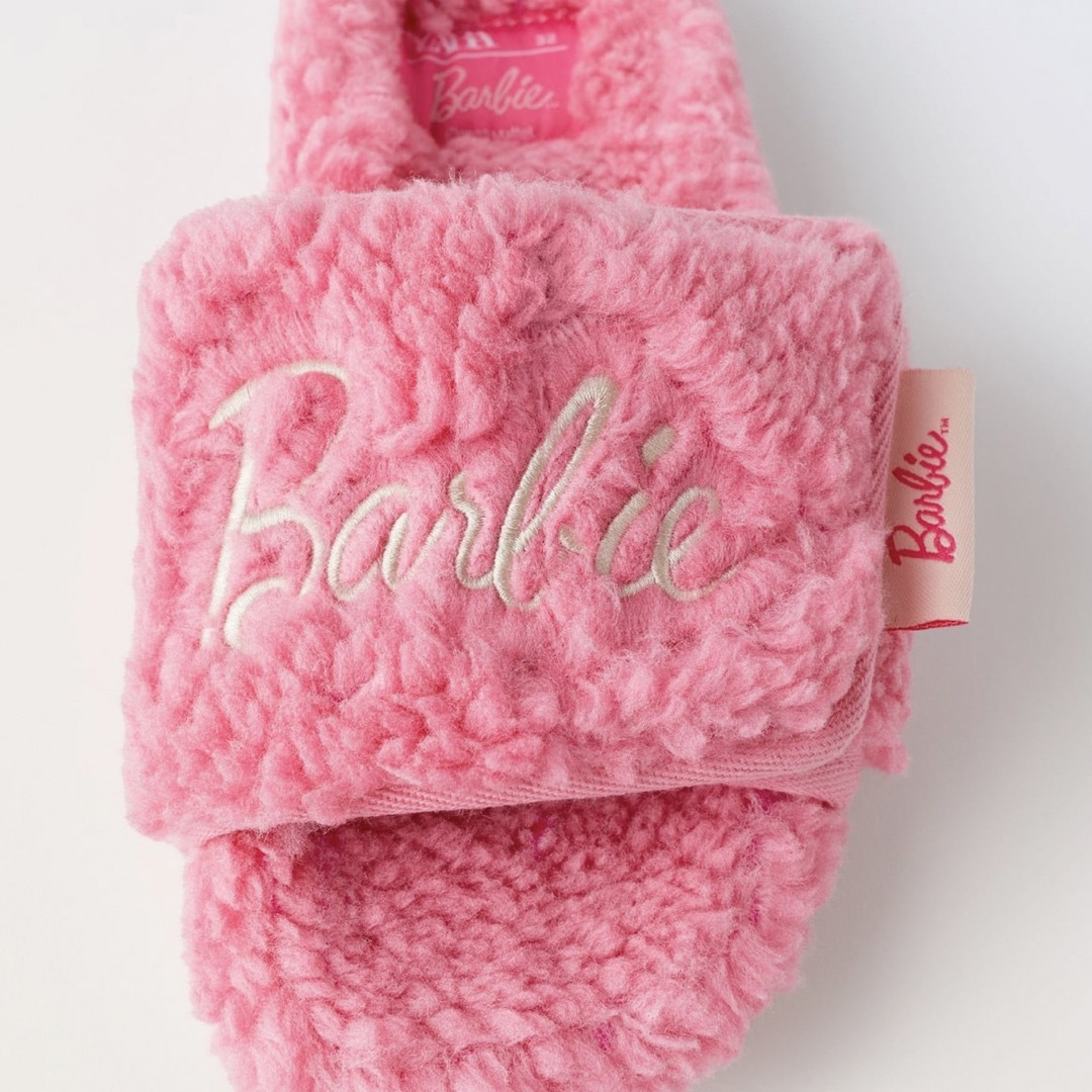 ZARA×Barbieコラボ即完サンダル34サイズ レディースの靴/シューズ(サンダル)の商品写真