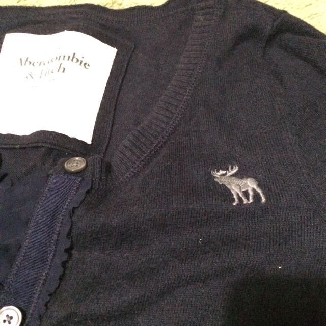 Abercrombie&Fitch(アバクロンビーアンドフィッチ)のアバクロフリルカーデガン レディースのトップス(カーディガン)の商品写真