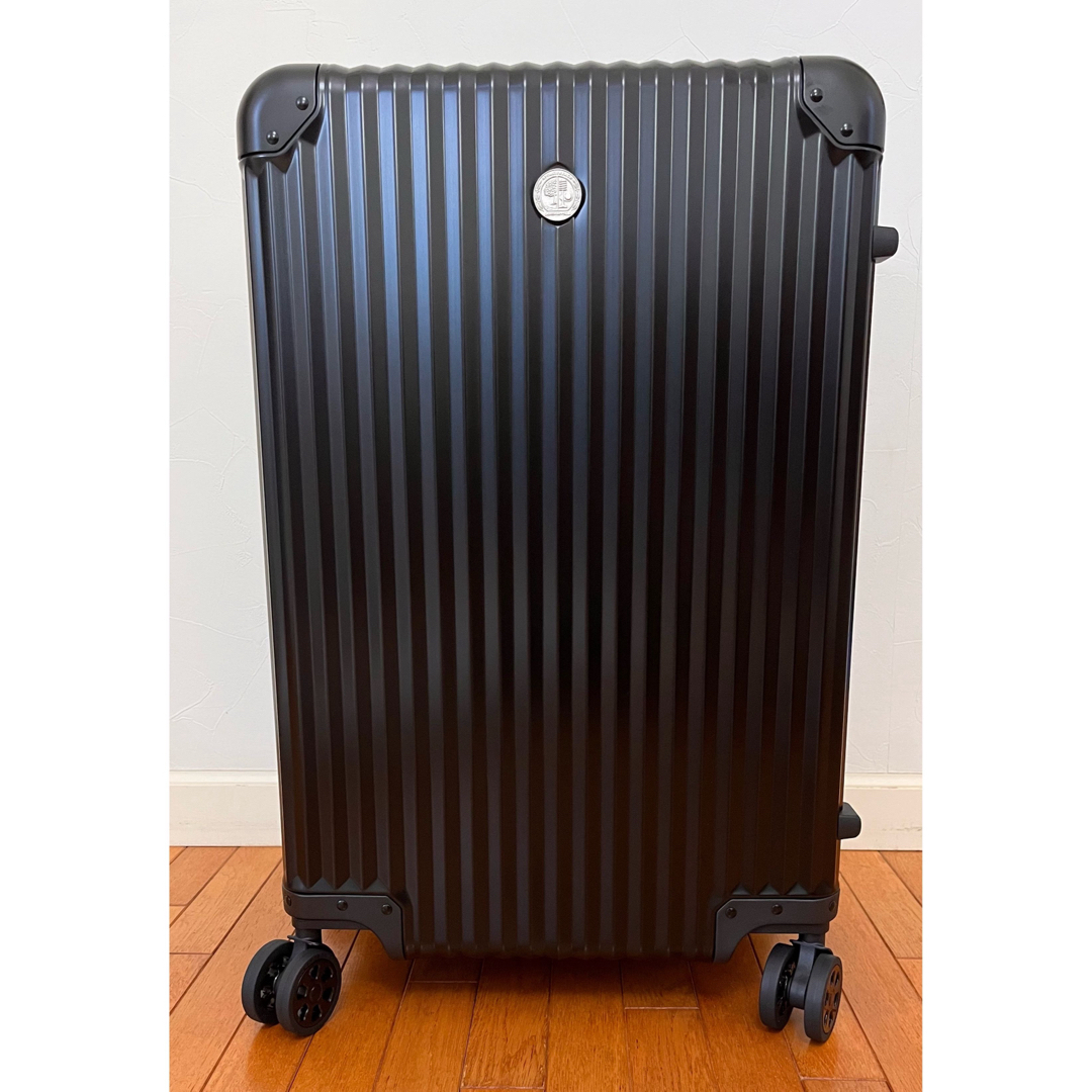 RIMOWA(リモワ)の【新品未使用】　　　　　　　　　　　　　メルセデスベンツ　AMG キャリーケース メンズのバッグ(トラベルバッグ/スーツケース)の商品写真