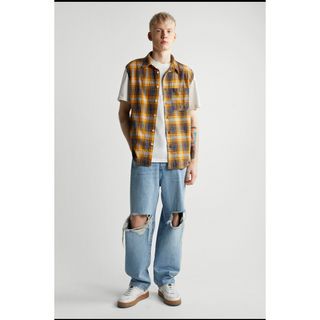 ザラ(ZARA)の新品　ZARA チェック柄シャツ　ノースリーブ　ダメージ　イエロー　XLサイズ(シャツ)