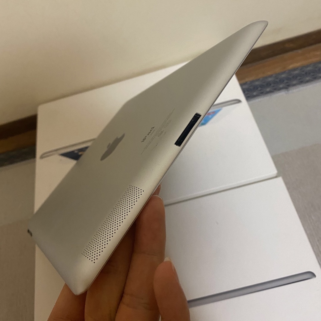 上品Aランク　iPad3 64GB大容量モデル　WiFi   アイパッド　4世代
