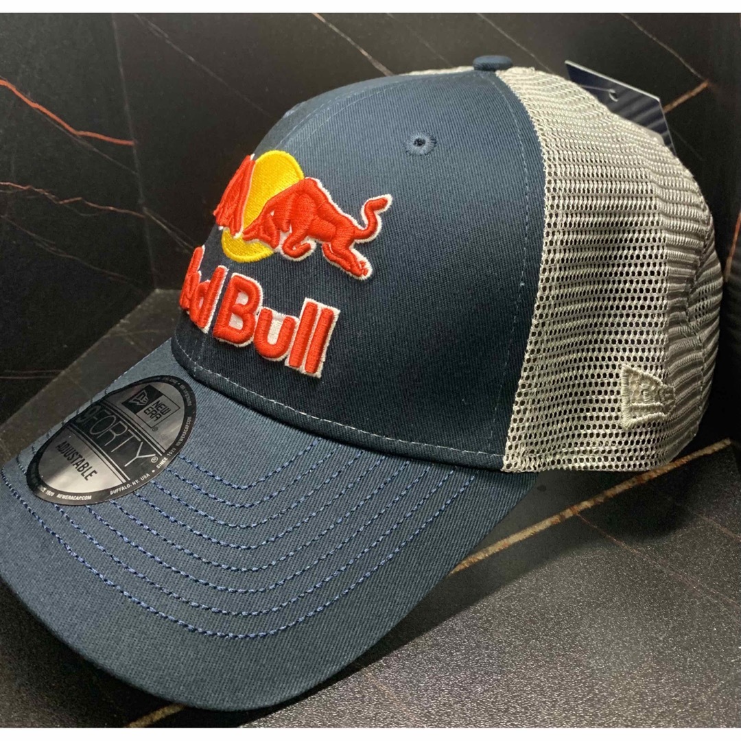 NEW ERA(ニューエラー)の【新品】刺繍多数RedBull レッドブル ニューエラメッシュキャップ　ネイビー メンズの帽子(キャップ)の商品写真