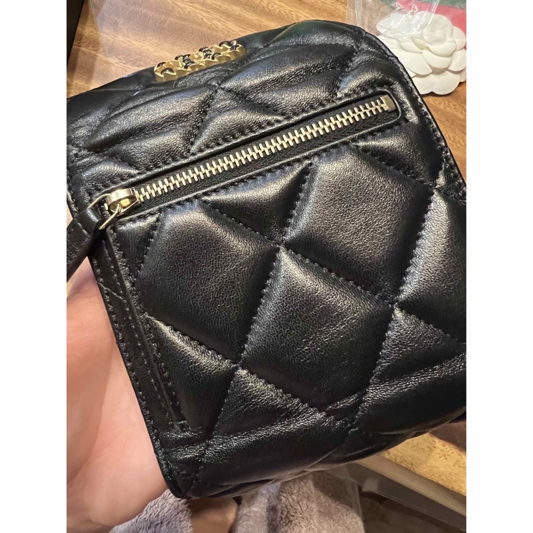 新品未使用　CHANEL19 二つ折り　財布