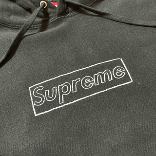 シュプリーム(Supreme)のSupreme KAWS Chalk Logo Hooded M(パーカー)