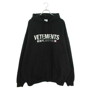 ヴェトモン(VETEMENTS)のヴェトモン  23AW  UE54HD100B ロゴプリントプルオーバーパーカー メンズ S(パーカー)