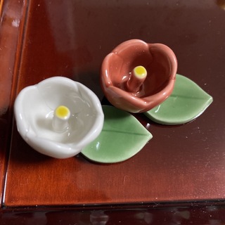箸置き　椿　美濃焼　赤白2個セット　新品未使用(カトラリー/箸)