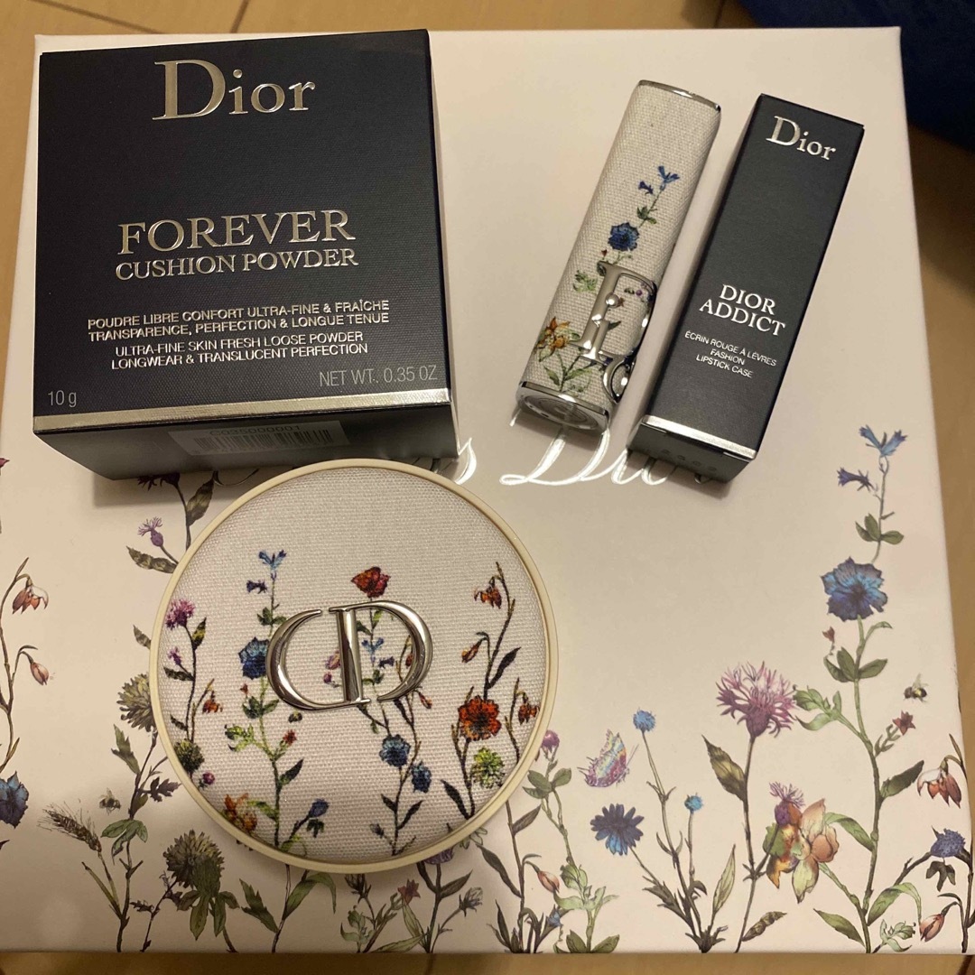 Dior(ディオール)のdiorミスディオールクッションパウダー　リップケース コスメ/美容のベースメイク/化粧品(フェイスパウダー)の商品写真