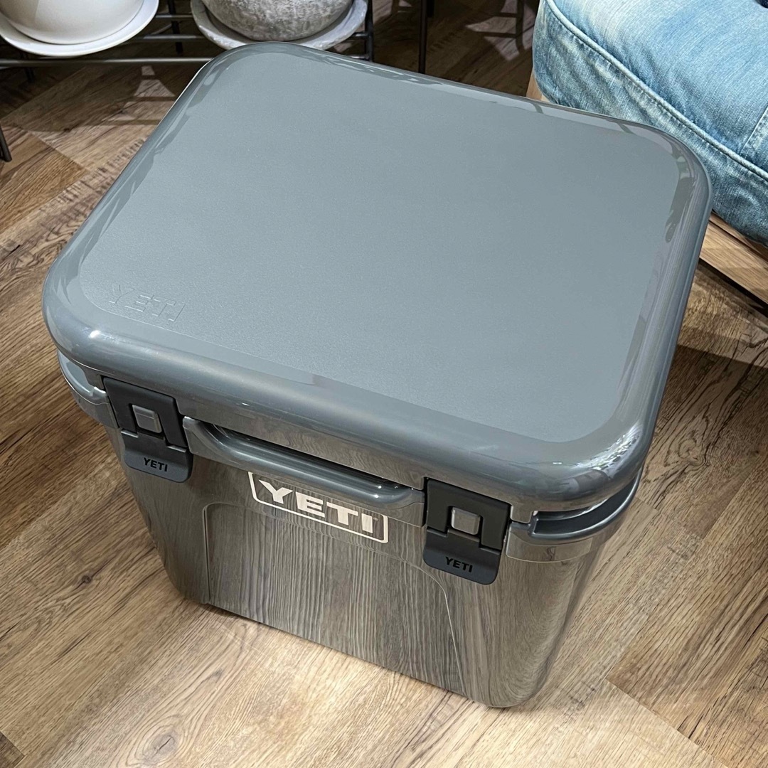 新品 YETI Roadie 24 チャコール クーラーボックス イエティ