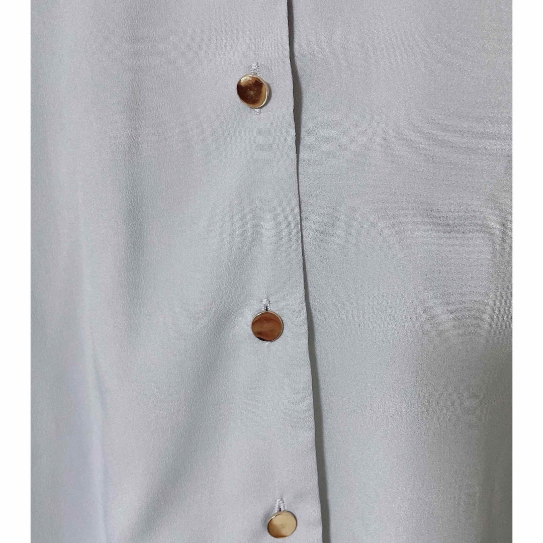 natural couture(ナチュラルクチュール)のプチプラ金釦ブラウス サックスブルー FREE SIZE レディースのトップス(シャツ/ブラウス(長袖/七分))の商品写真