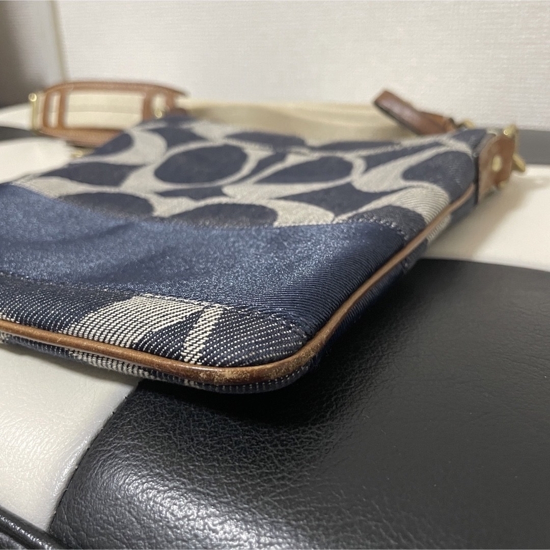 COACH(コーチ)の【美品】【レア】coach ショルダーバッグ デニム クロスボディ 斜めがけ レディースのバッグ(ショルダーバッグ)の商品写真