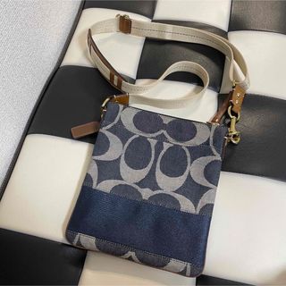 コーチ(COACH)の【美品】【レア】coach ショルダーバッグ デニム クロスボディ 斜めがけ(ショルダーバッグ)