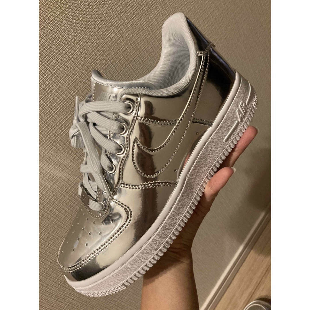 NIKE - NIKE エアフォース1 23.5cm メタリックシルバーの通販 by りお