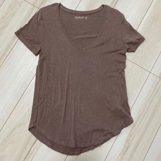 アバクロンビーアンドフィッチ(Abercrombie&Fitch)のアバクロ Tシャツ　ブラウン　abercrombie & fitch(Tシャツ(半袖/袖なし))