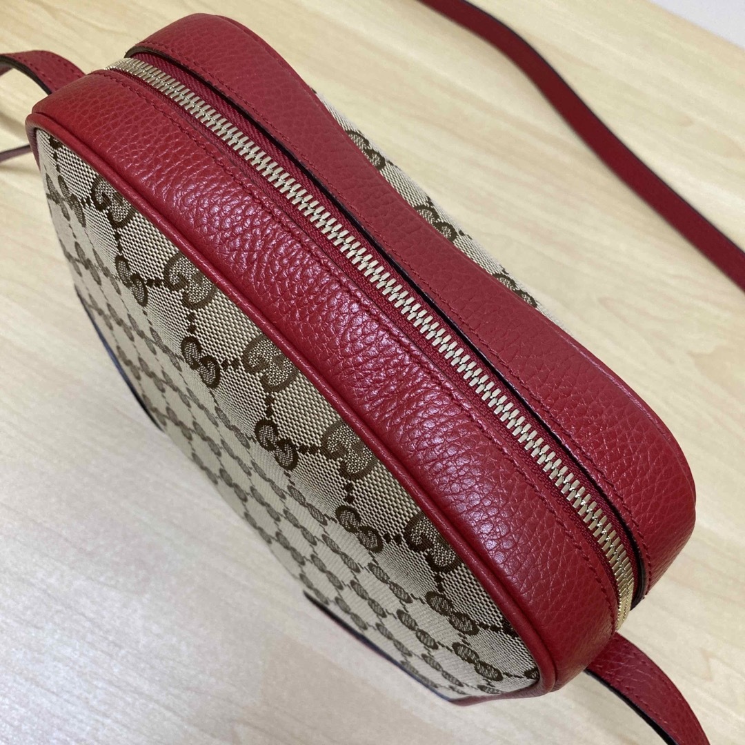 Gucci(グッチ)のGUCCI グッチ　ショルダーバッグ　GGキャンバス　レザー　ベージュ　レッド レディースのバッグ(ショルダーバッグ)の商品写真