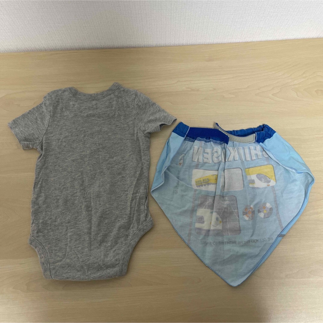 GAP(ギャップ)のロンパース　3セット　スタイ　男の子 キッズ/ベビー/マタニティのベビー服(~85cm)(ロンパース)の商品写真