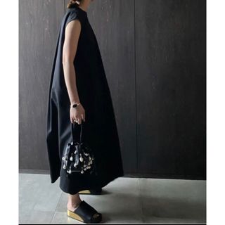 ローヘン lohen フロントZIPフォルムロングワンピース ブラックの通販