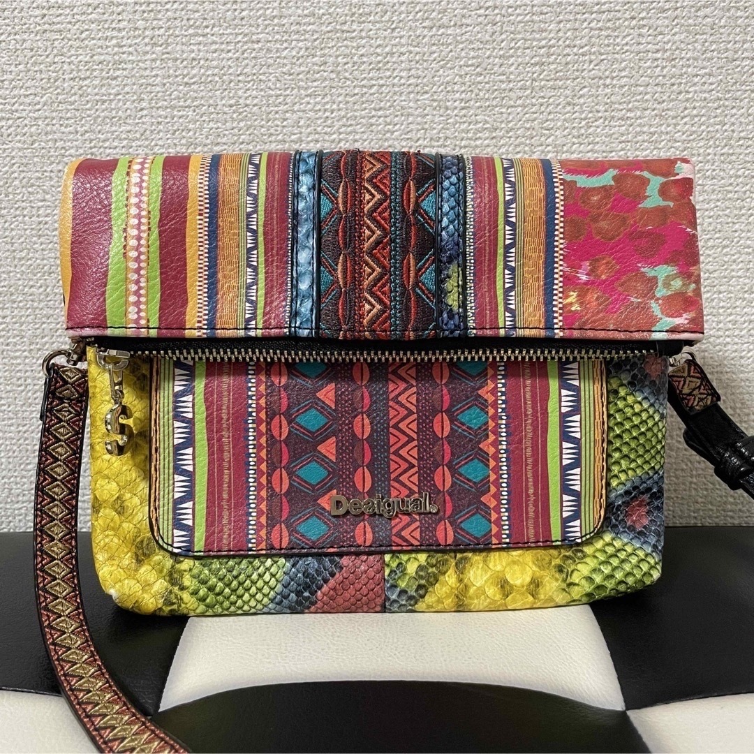 DESIGUAL(デシグアル)の【美品】デシグアル ショルダーバッグ 刺繍 エスニック クロコ パイソン  レディースのバッグ(ショルダーバッグ)の商品写真