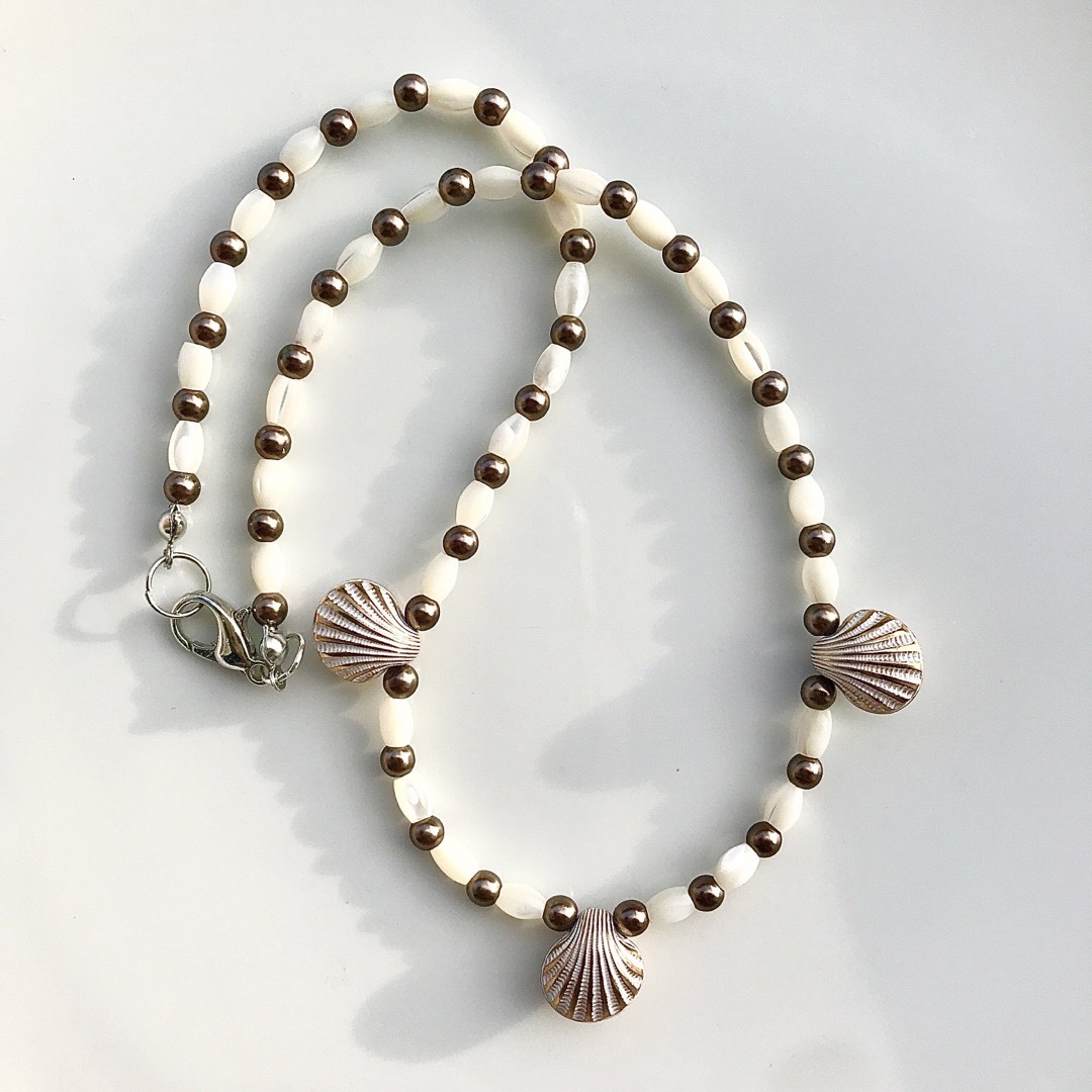beads necklace＊shell pearl ハンドメイドのアクセサリー(ネックレス)の商品写真