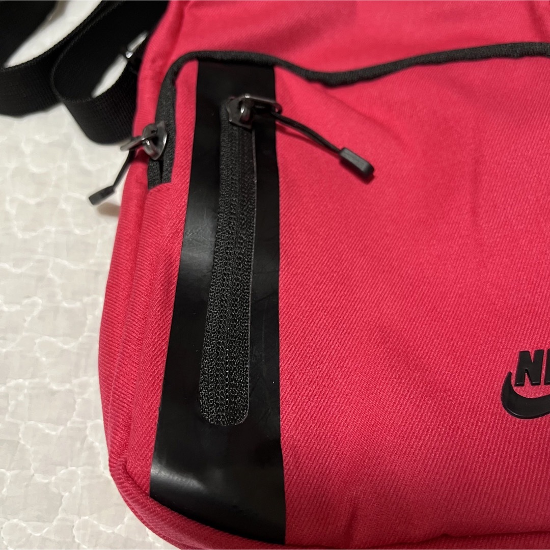 NIKE(ナイキ)のNIKE ミニショルダーバッグ　ピンク メンズのバッグ(ショルダーバッグ)の商品写真