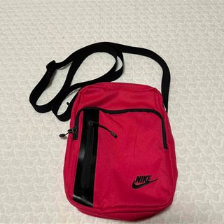 ナイキ(NIKE)のNIKE ミニショルダーバッグ　ピンク(ショルダーバッグ)