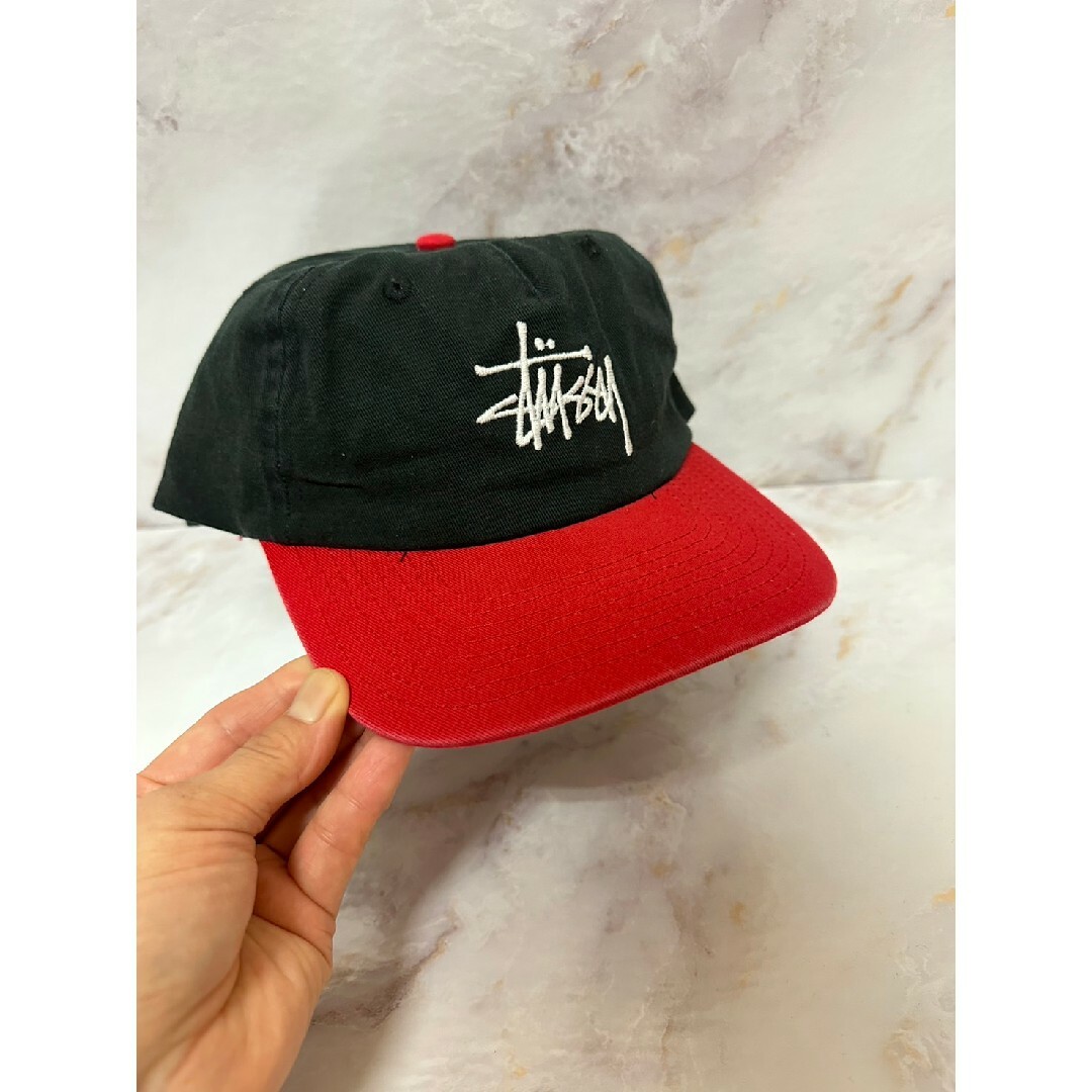 Stussy フォントロゴ ツートンカラー ストラップバックキャップ