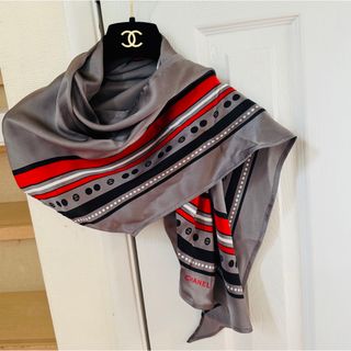 シャネル(CHANEL)のCHANEL シャネル　スカーフ　ストール　グレー　レッド　シルク　 イタリア製(バンダナ/スカーフ)