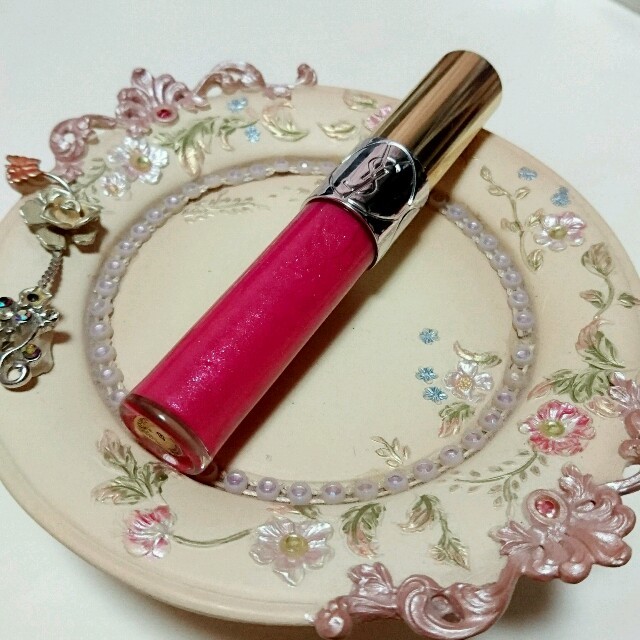 Yves Saint Laurent Beaute(イヴサンローランボーテ)の♡Yves Saint Laurent ピンクラメグロス♡ コスメ/美容のベースメイク/化粧品(リップグロス)の商品写真