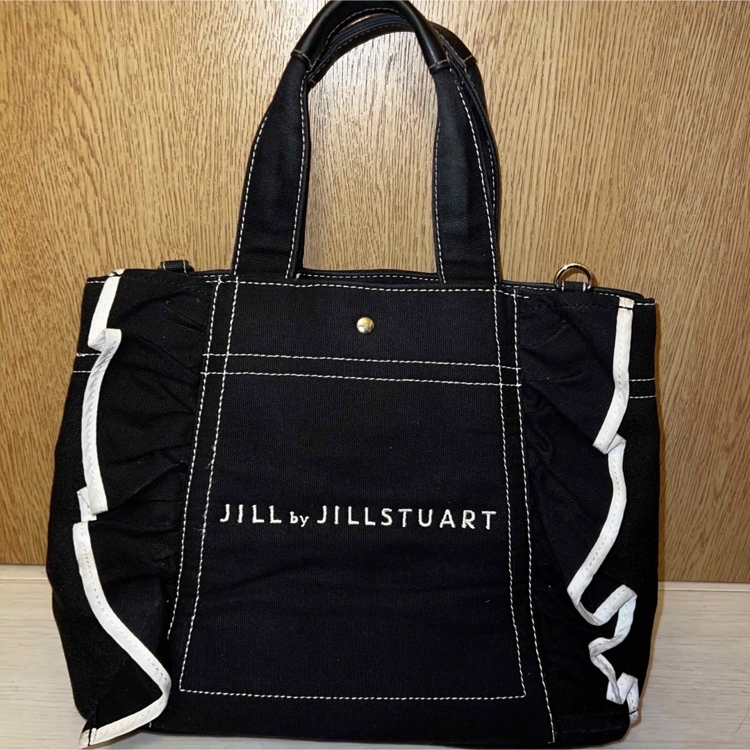 JILLSTUART(ジルスチュアート)のフリルトートバッグ（大) ブラック レディースのバッグ(トートバッグ)の商品写真