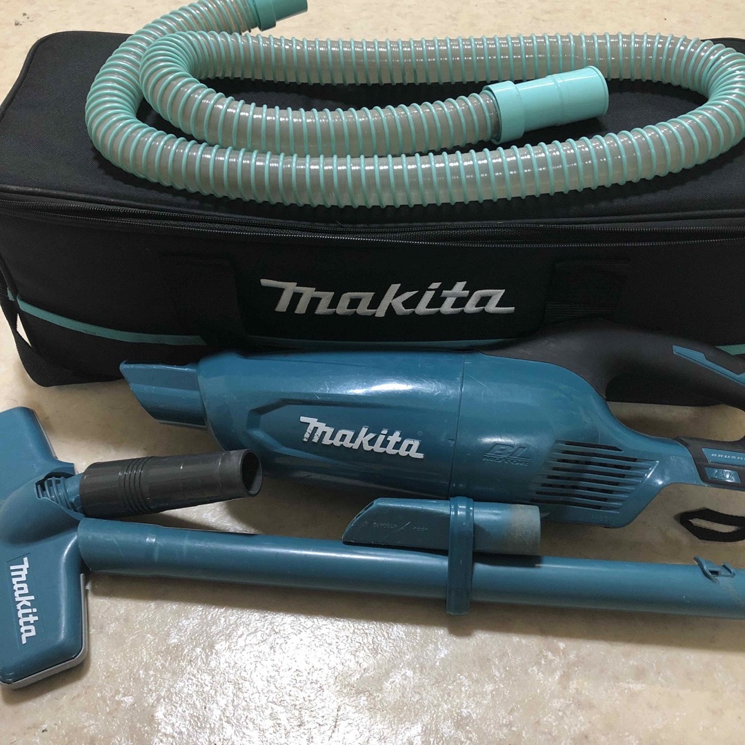 Makita 充電式クリーナ CL286FDZ  18V