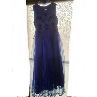 ブルーのドレス　お花のコサージュ付き(ロングドレス)