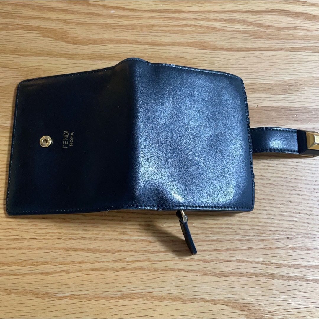 FENDI(フェンディ)のFENDI＊ スタッズベルト 二つ折り財布　黒×グレー レディースのファッション小物(財布)の商品写真