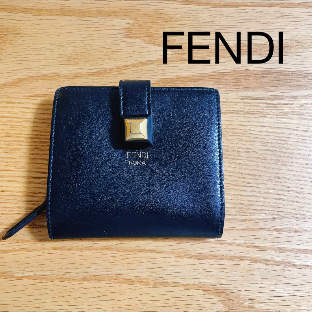 FENDI＊ スタッズベルト 二つ折り財布　黒×グレー | フリマアプリ ラクマ