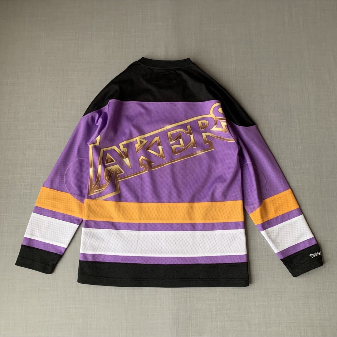 MITCHELL & NESS(ミッチェルアンドネス)の極美品 mitchell&ness LOS ANGELES LAKERS スポーツ/アウトドアのスポーツ/アウトドア その他(バスケットボール)の商品写真