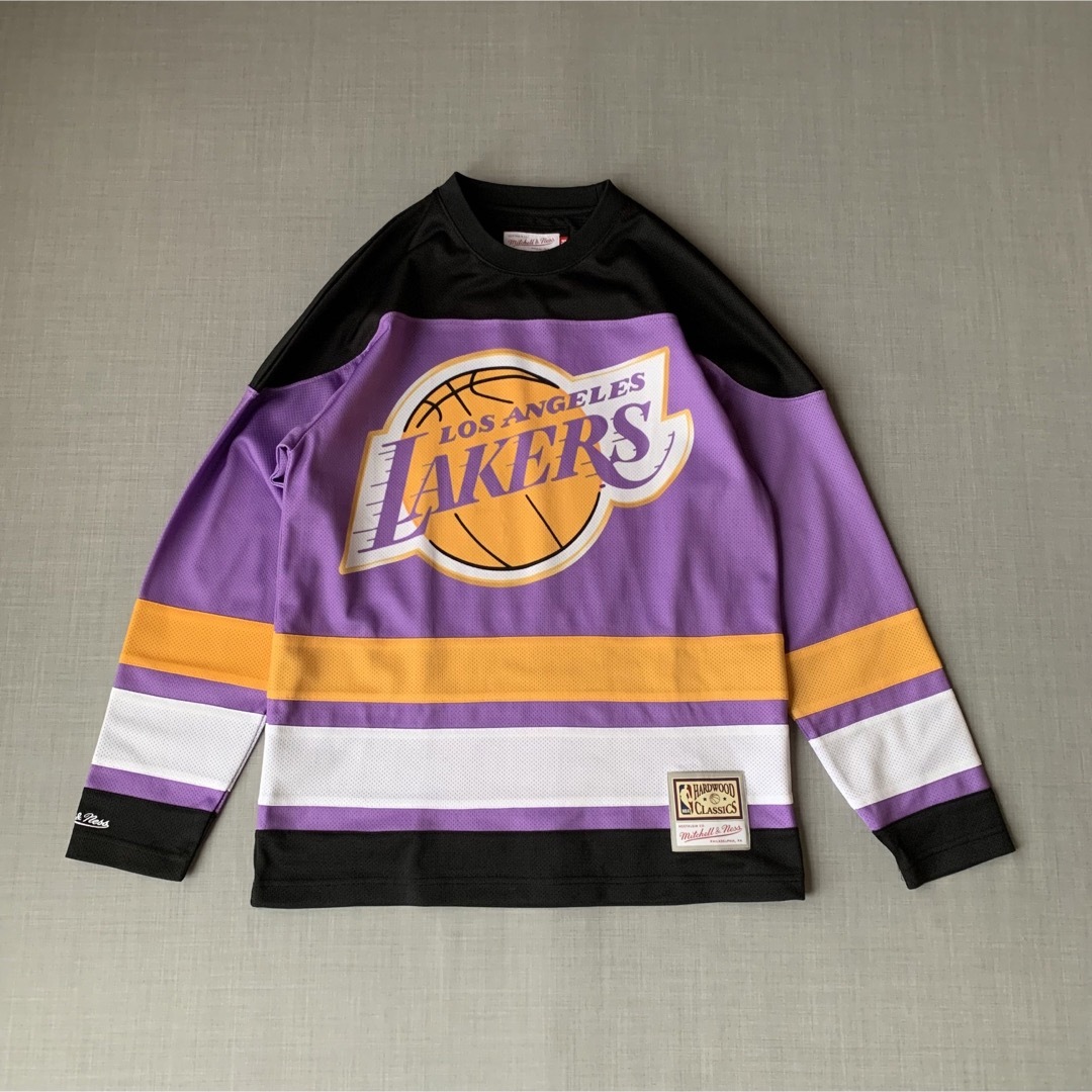 MITCHELL & NESS(ミッチェルアンドネス)の極美品 mitchell&ness LOS ANGELES LAKERS スポーツ/アウトドアのスポーツ/アウトドア その他(バスケットボール)の商品写真