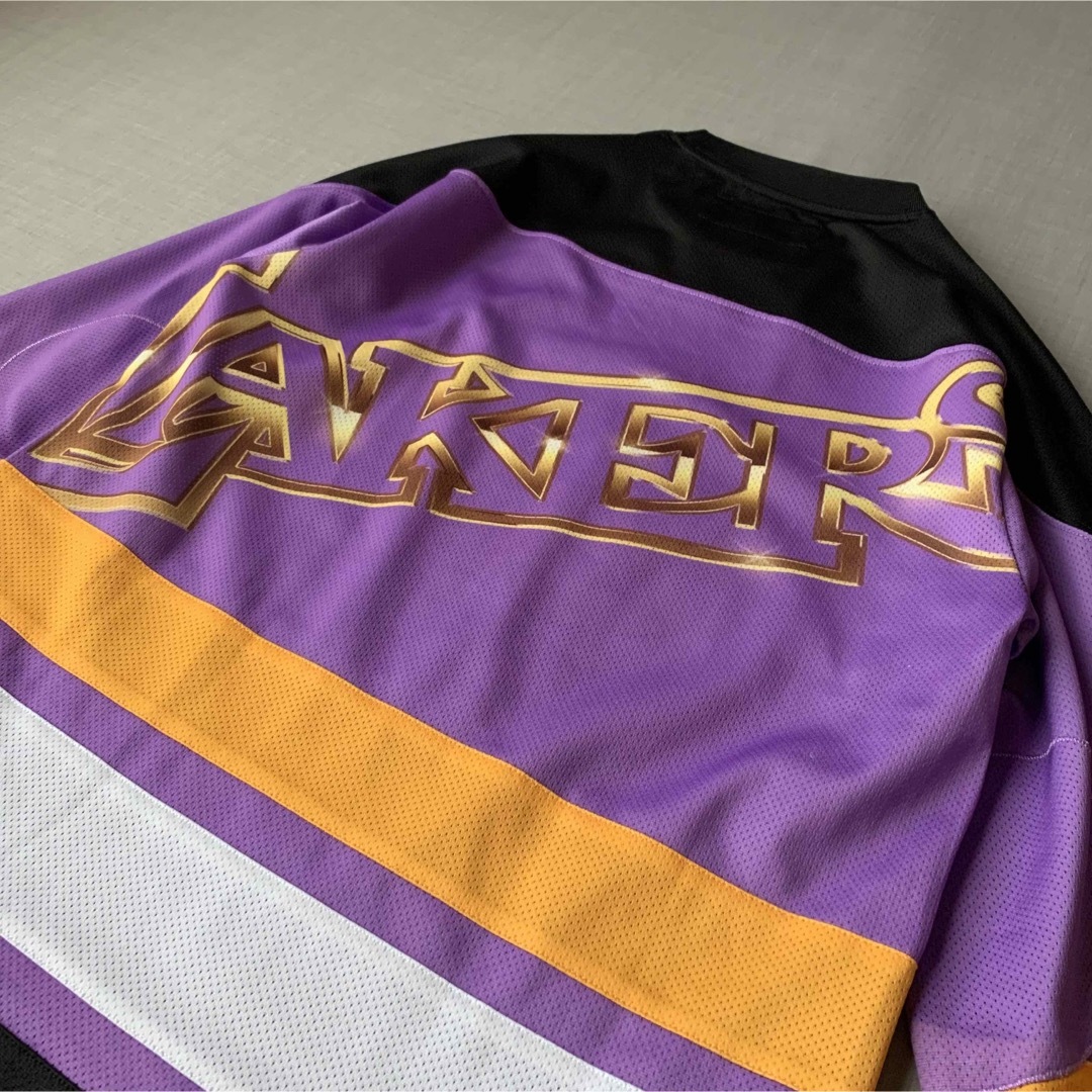 MITCHELL & NESS(ミッチェルアンドネス)の極美品 mitchell&ness LOS ANGELES LAKERS スポーツ/アウトドアのスポーツ/アウトドア その他(バスケットボール)の商品写真