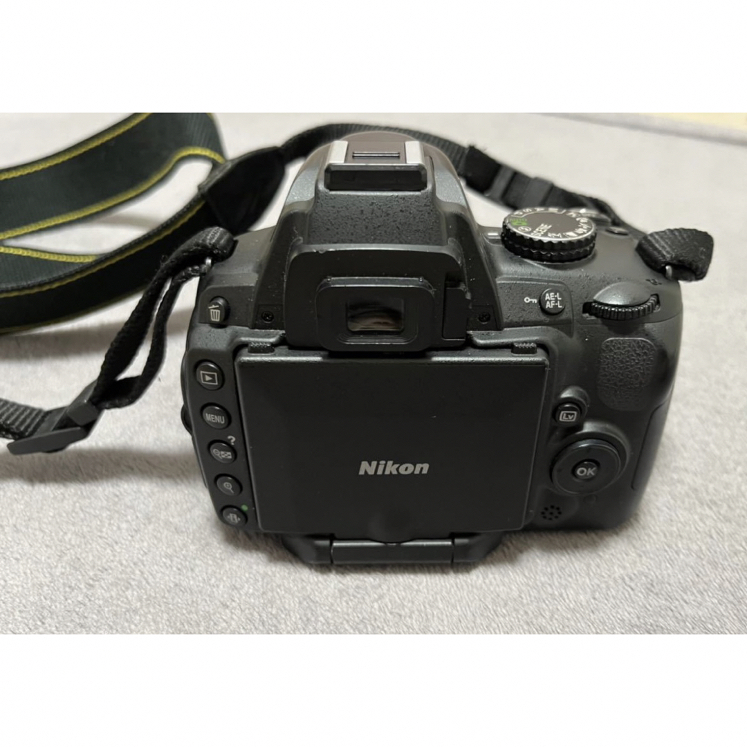 Nikon D5200  ☆標準レンズと単焦点レンズのセット☆備品おまけ付き